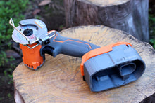 Load image into Gallery viewer, DIY Adapter for Ryobi ONE+ Battery to Ridgid 18V Power Tool - Interchange Batteries Between Brands - Single Battery Does It - EveryThang3D