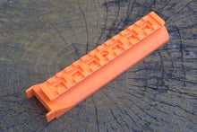 Load image into Gallery viewer, Blasters3D Bottom Picatinny Rail (14-Slots) Battery Cover for SplatRBall SRB400 Gel Blaster - Clip On Replacement Performance Mod - No Tools Required