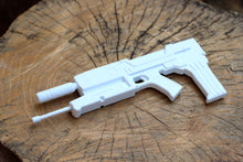 Load image into Gallery viewer, 1:3 Scale M95A1 Phased Plasma Rifle Miniature Replica - 40 Watt Gun Prop - Science Fiction