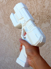 Load image into Gallery viewer, Paralyzer Pistol Replica (PE+) - Prop Gun - Emergency Backup Weapon - Blasters3D